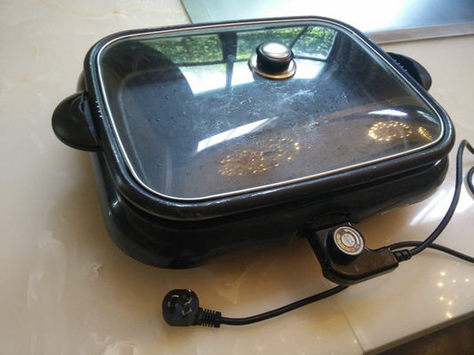 comprar O assado comercial da cor preta do ferro de moldação grelha o tamanho portátil transparente da tampa de vidro do churrasco dos peixes Fabricação em linha